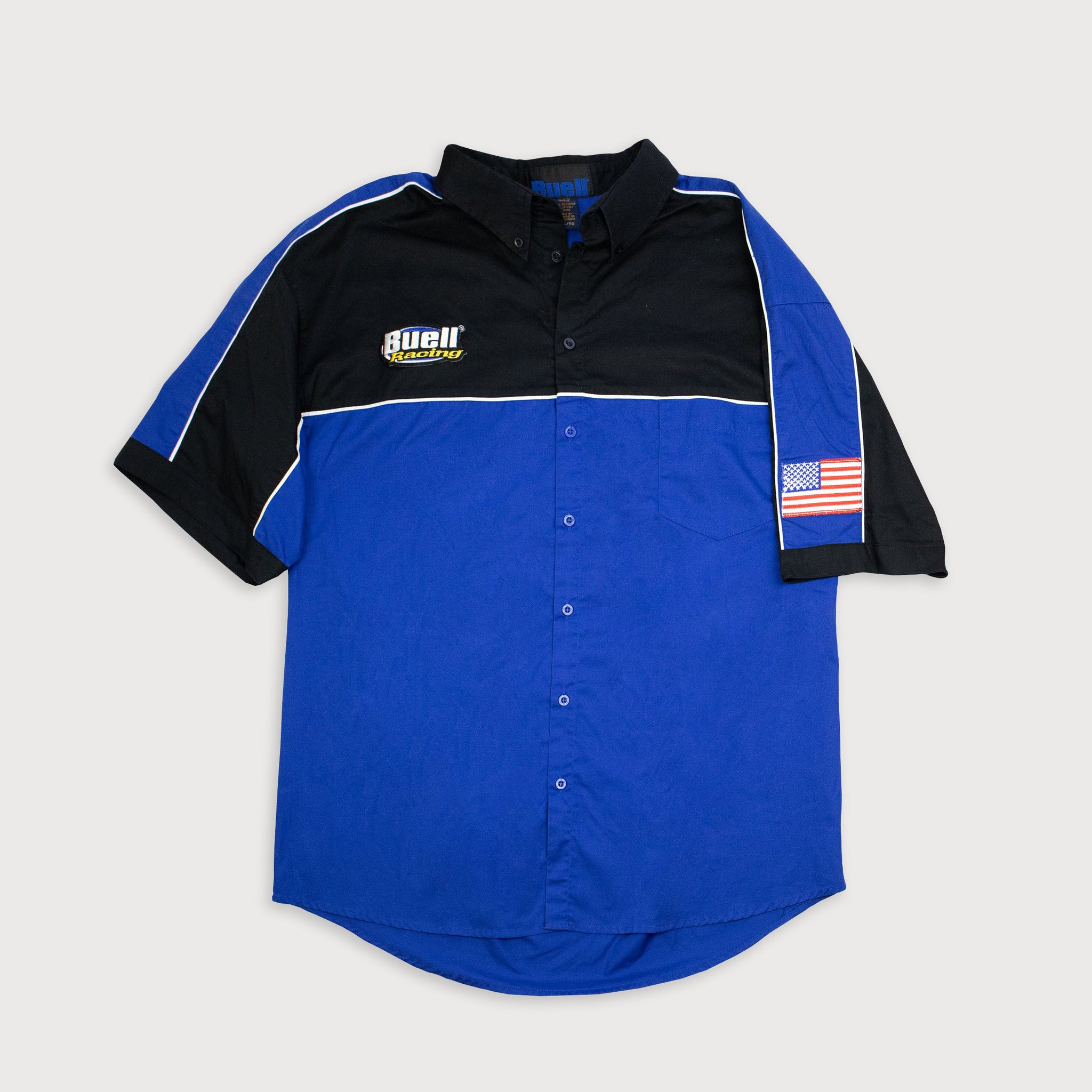 Camisa manga corta azul y negra oversized con parches